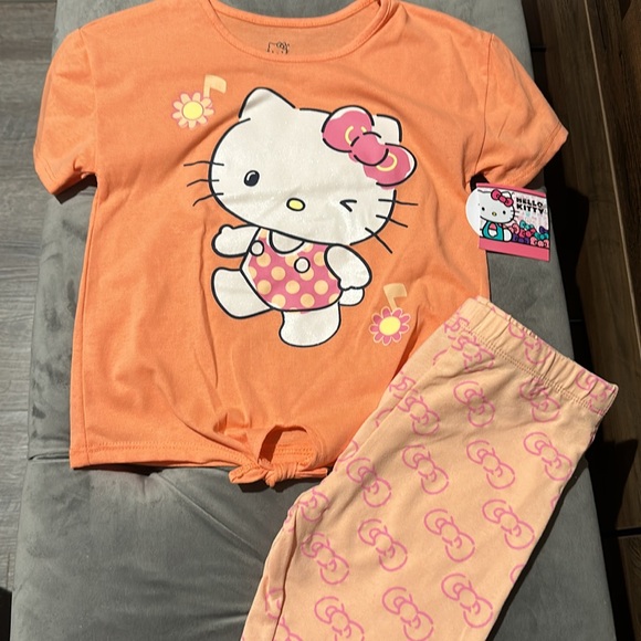 Hello Kitty Matching Set - Picture 2 of 6